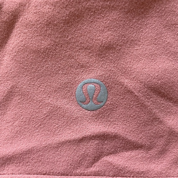 Lululemon sports top with crossing straps - Picture 3 of 3